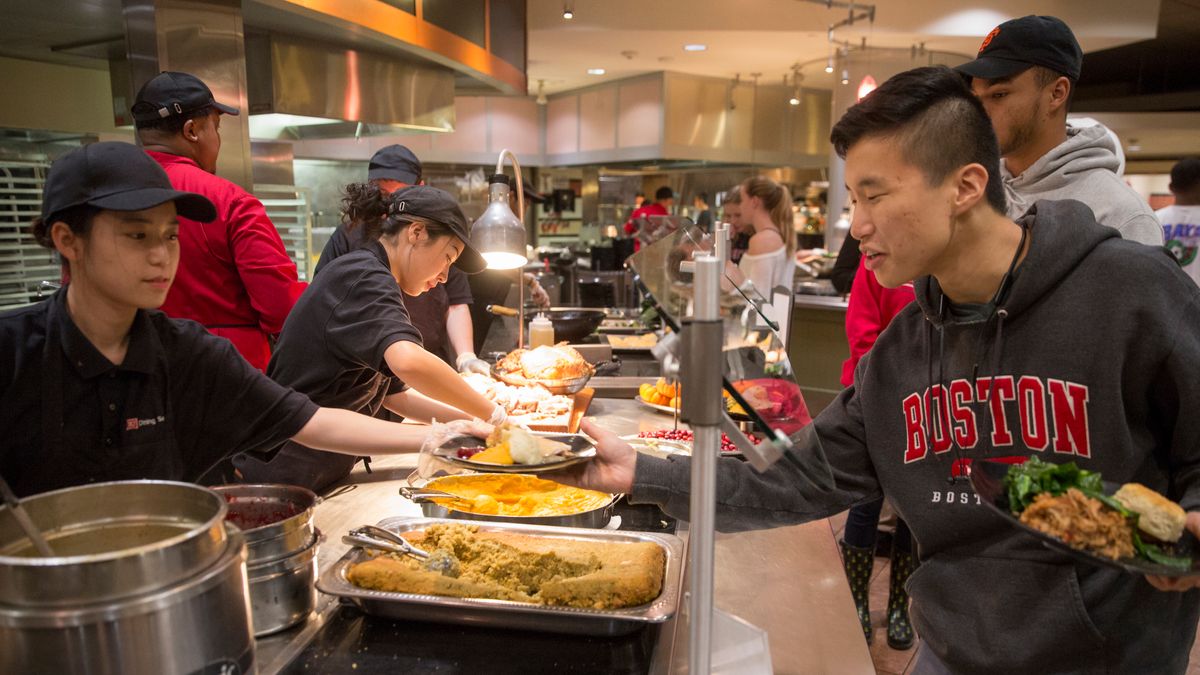 BU Dining serves Thanksgiving meal