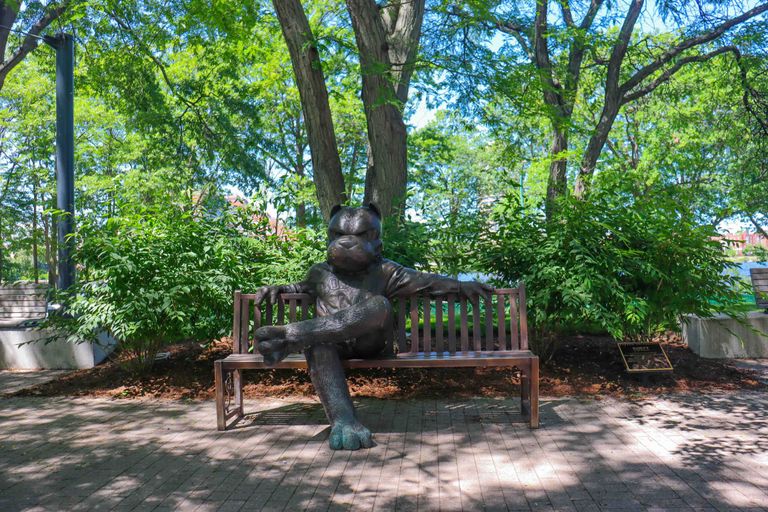 Rhett statue in the summer
