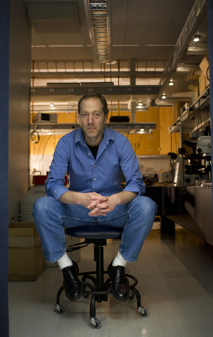 Boston University BU, School of Medicine MED BUSM,John Connor, NEIDL, 光子学中心, ebola research