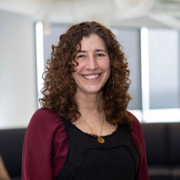 Headshot of Ziba Cranmer, BU Faculty of Computing & 数据科学, BU Spark!