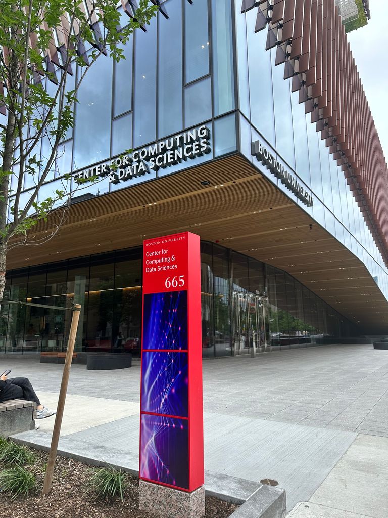 Photo of front sidewalk and windows of BU Center for Computing & 数据科学