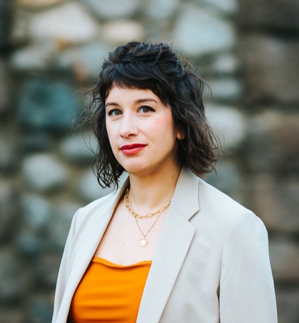 Headshot of Emily Baker, BU Faculty of Computing & 数据科学