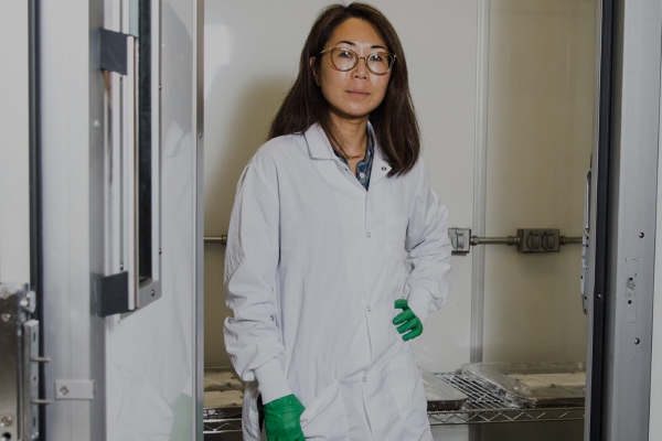 Lucy Kim in the lab