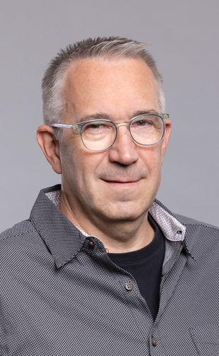 Scott Thompson headshot