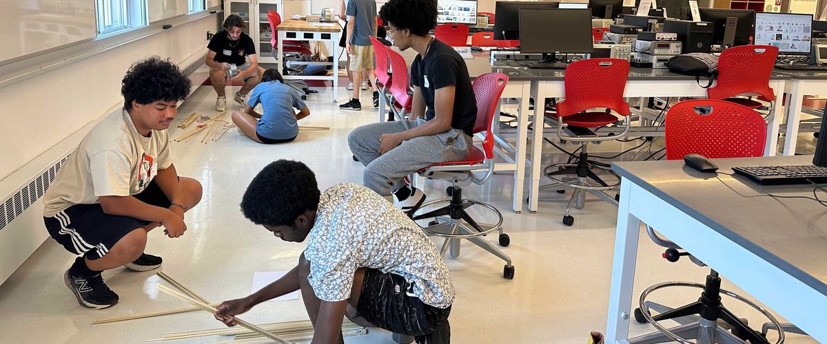 Kids in a BU lab working together