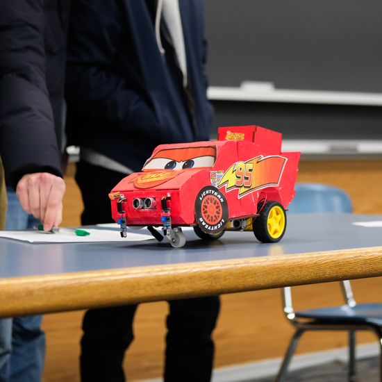 Line tracing car