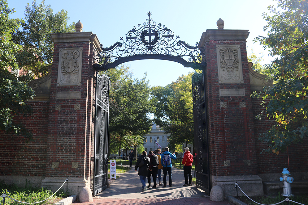 Harvard Sq entrance