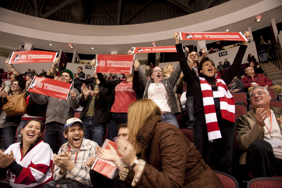 34_10-2882-HOCKEY-192_t.jpg