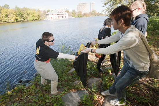 10-2936-TRASHPICK-004.jpg