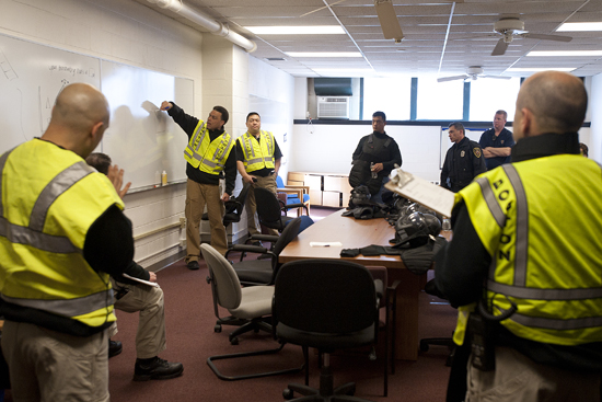Active Shooter exercise with BUPD, State Police and Boston PD. Photo by Vernon Doucette for 波士顿大学 Photography