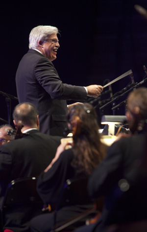 Celebration of BU, Peter Fiedler conducts the Boston Pops Peter Fiedler conducts the Boston Pops, Celebration of BU at Agganis竞技场, 波士顿大学活动 fundraising initiative