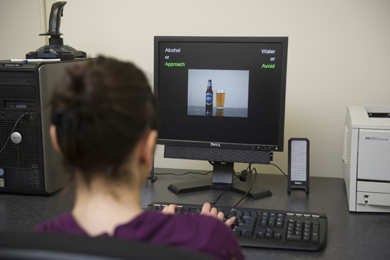 alcohol approach cues, computer-based assessment response to alcohol cues computer-based test assessment, Kelli Tahaney, Tibor Palfai, professor of psychology, Boston University College of Arts and Sciences, CAS, alcohol triggers, what makes people drink alcohol, why do people drink alcohol, addiction research, alcoholism research,