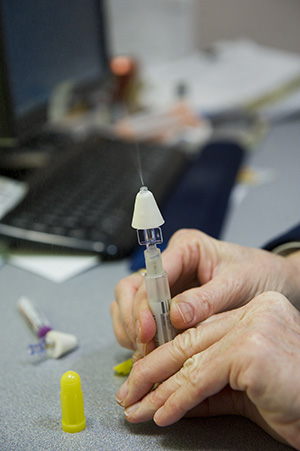 As part of the new Safe Opioid Prescribing Curriculum, students will be required to demonstrate proficiency in the use of naloxone, an antidote for opioid overdose.