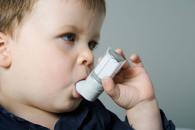 toddler using inhaler