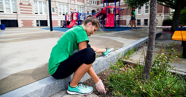 FYSOP volunteers Olenka Tytla (SED’20) (foreground) and Alex Reilly (SED’20) cleaned and weeded at Dorchester’s Mather Elementary School playground.
