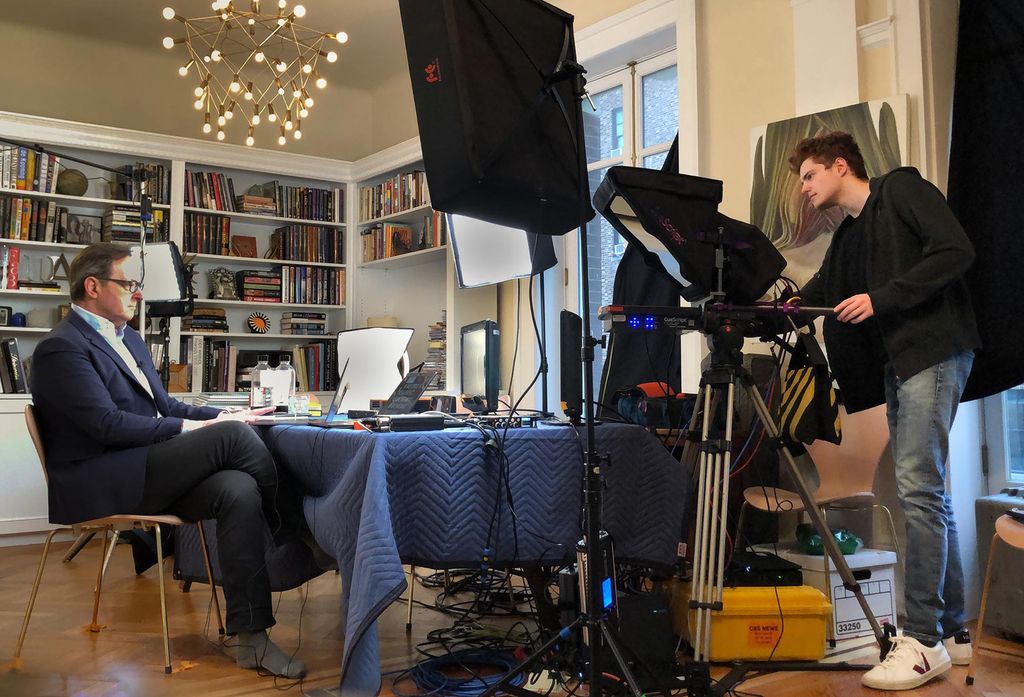 Photo of Nick Mason (COM’22) serving as production assistant as his father, CBS This Morning cohost Anthony Mason, broadcasts from their Manhattan apartment.
