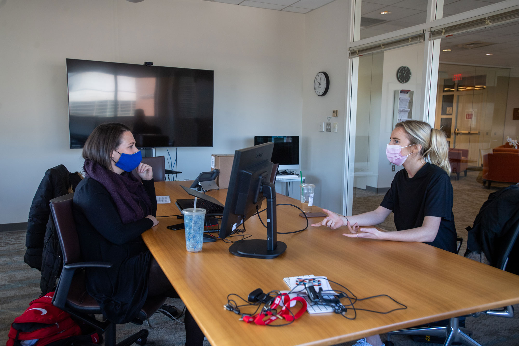 SHA student advisor Molly-Kate Carven (WHEELOCK’19) meets with Maeve Murphy (SHA’23) at SHA