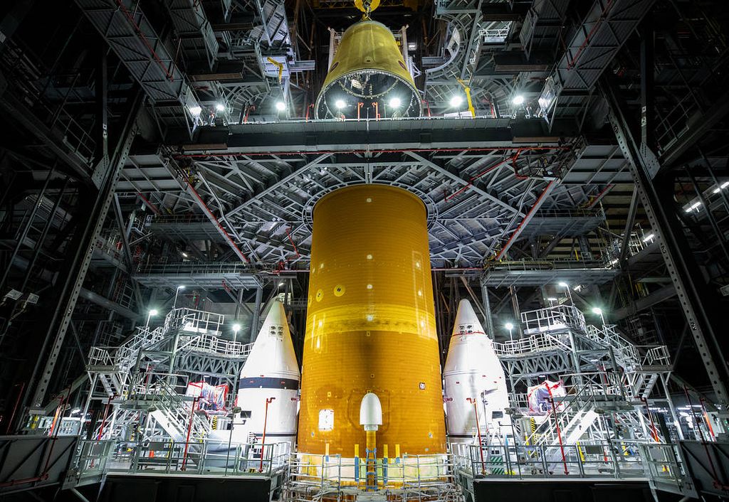 Crews with NASA’s Exploration Ground Systems and contractor Jacobs stacked the launch vehicle stage adapter atop the core stage on June 22, 2021 at the agency’s Kennedy Space Center in Florida in preparation for the Artemis I mission.