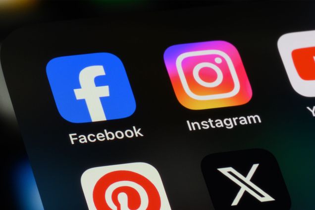 Screenshot of the Facebook and Instagram logos on a phone screen