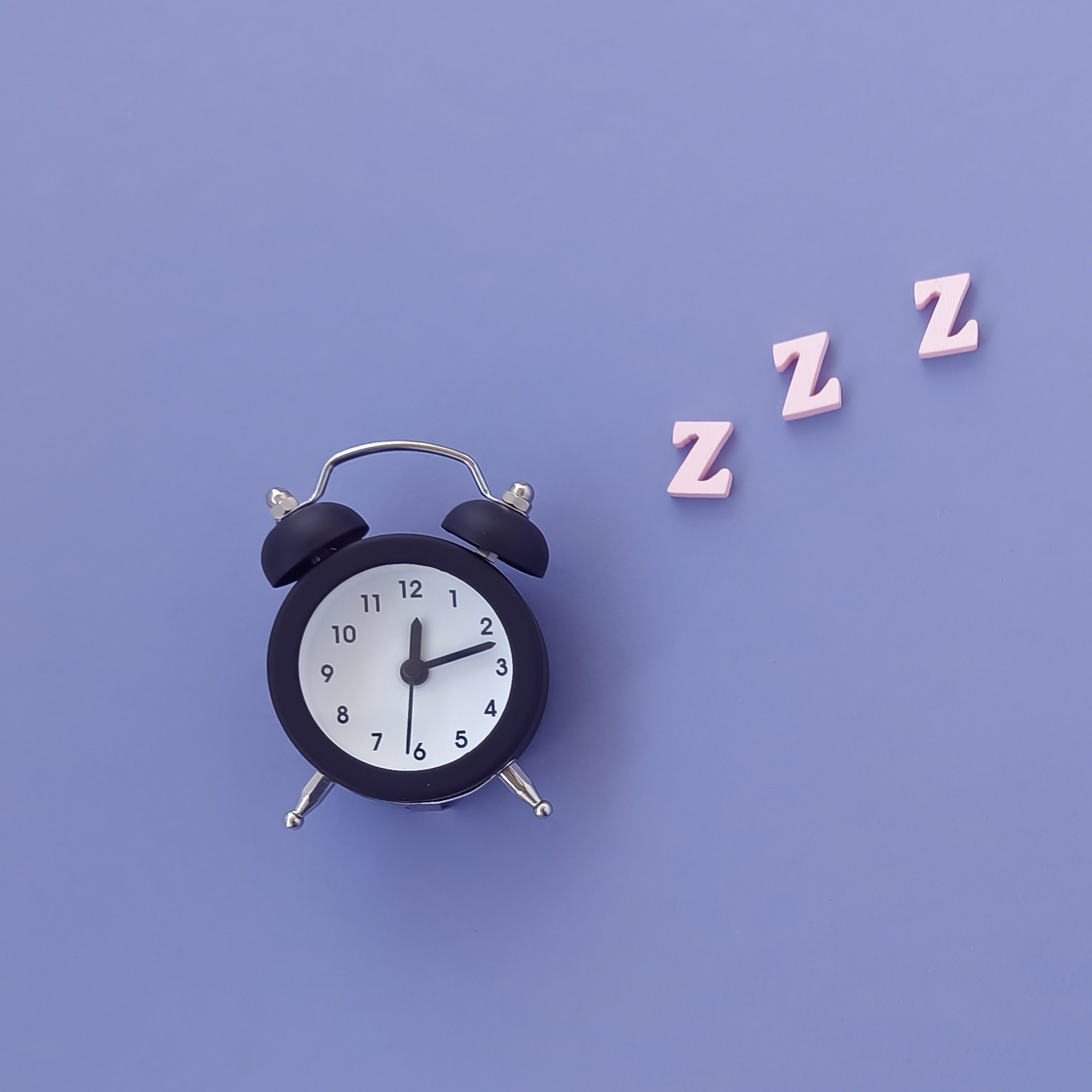 Photo: An alarm clock with small block letters spelling out "Zzz" next to it