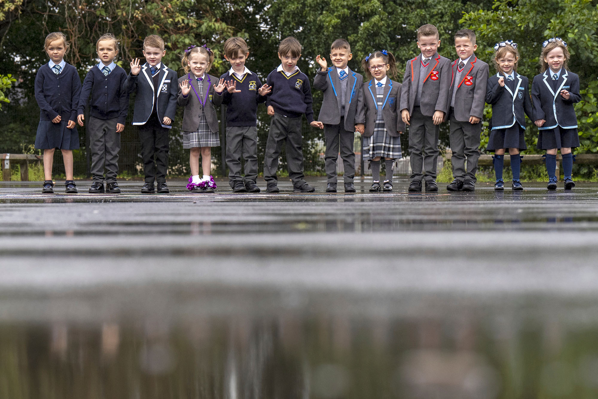 Photo: A large group of children all of whom are twins in Scotland