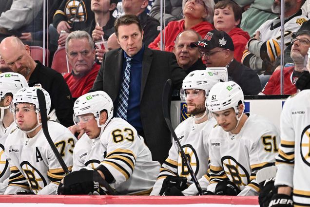 Photo: Joe Sacco with the Boston Bruins on the sideline during a game