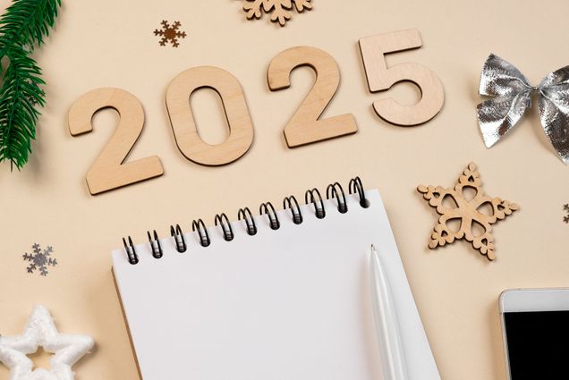 Photo: An empty notebook with a pen and 2025 at the top