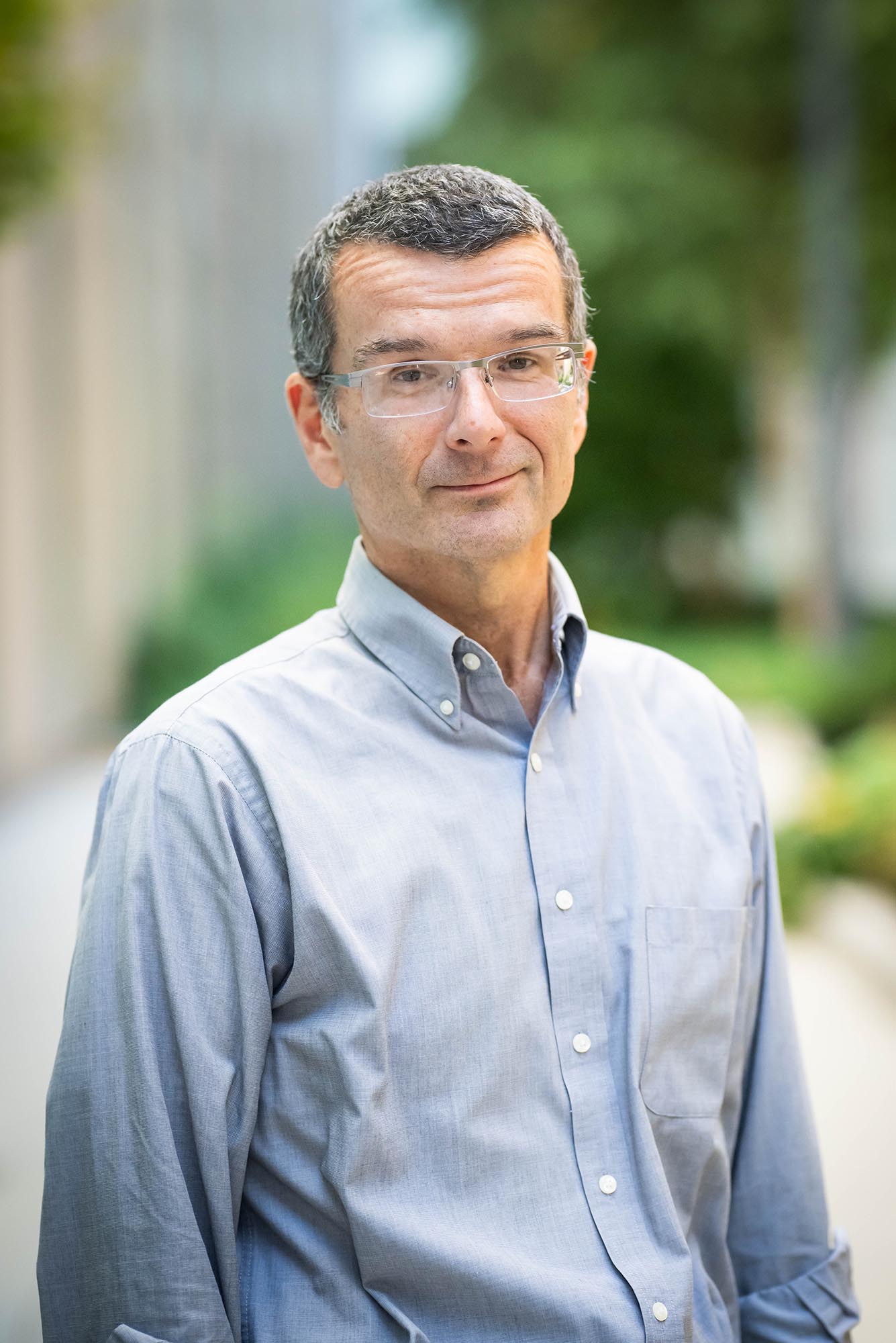 Steve Greenlee (ex-Globe, ex-Portland Press Herald editor) poses for a photo at COM on October 22, 2024. He will start the BU newsroom, in which journalism students will provide reporting for non-profit news organizations in New England. Jackie Ricciardi for Boston University Photography