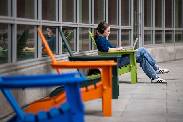 2/26/25 -- Boston, Massachusetts Una Colby (CAS’28) enjoys the warmer air on the Fenway Campus February 26. “It was finally nice out!” Colby said about taking advantage of the weather change Photo by Cydney Scott for Boston University Photography