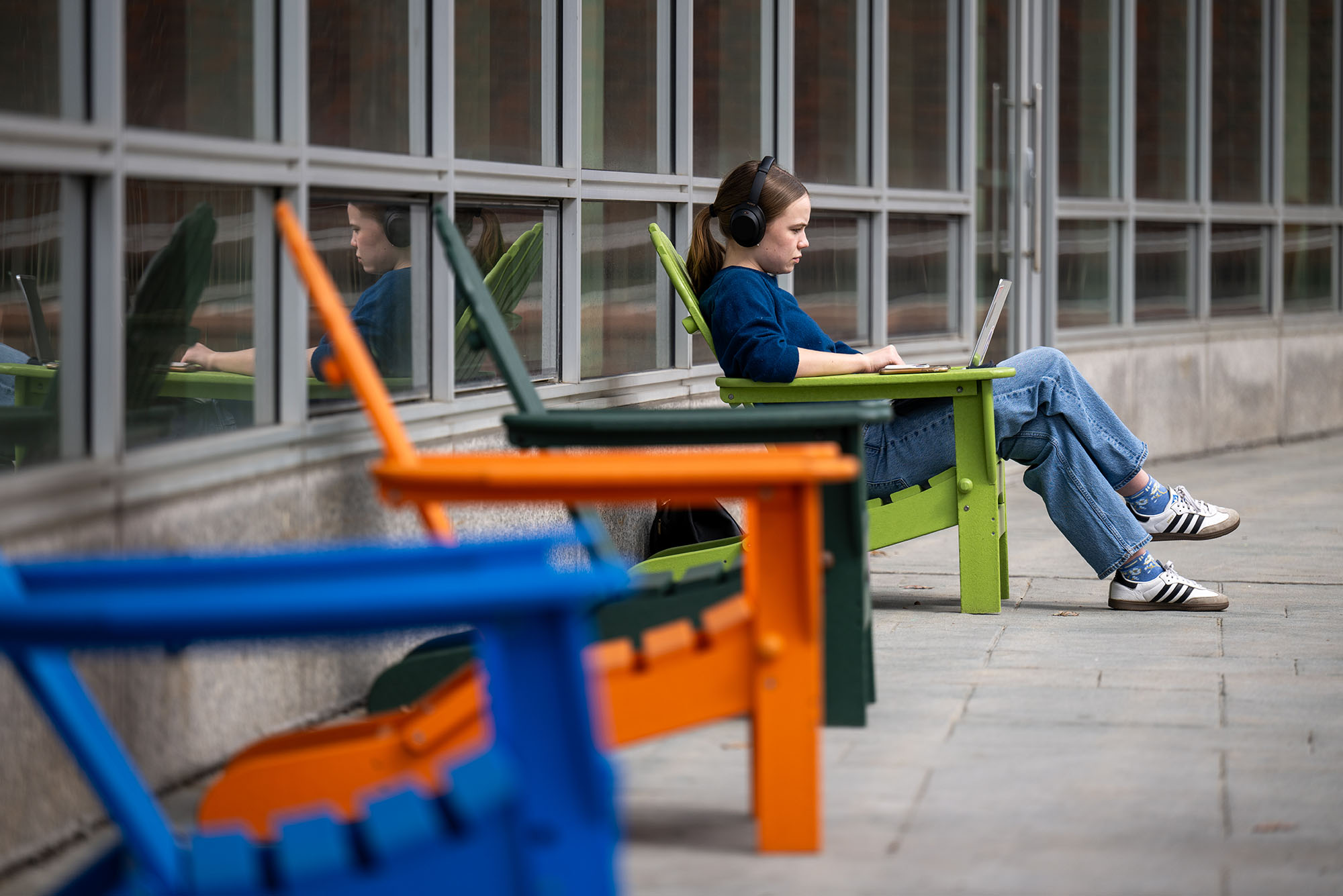 2/26/25 -- Boston, Massachusetts Una Colby (CAS’28) enjoys the warmer air on the Fenway Campus February 26. “It was finally nice out!” Colby said about taking advantage of the weather change Photo by Cydney Scott for Boston University Photography