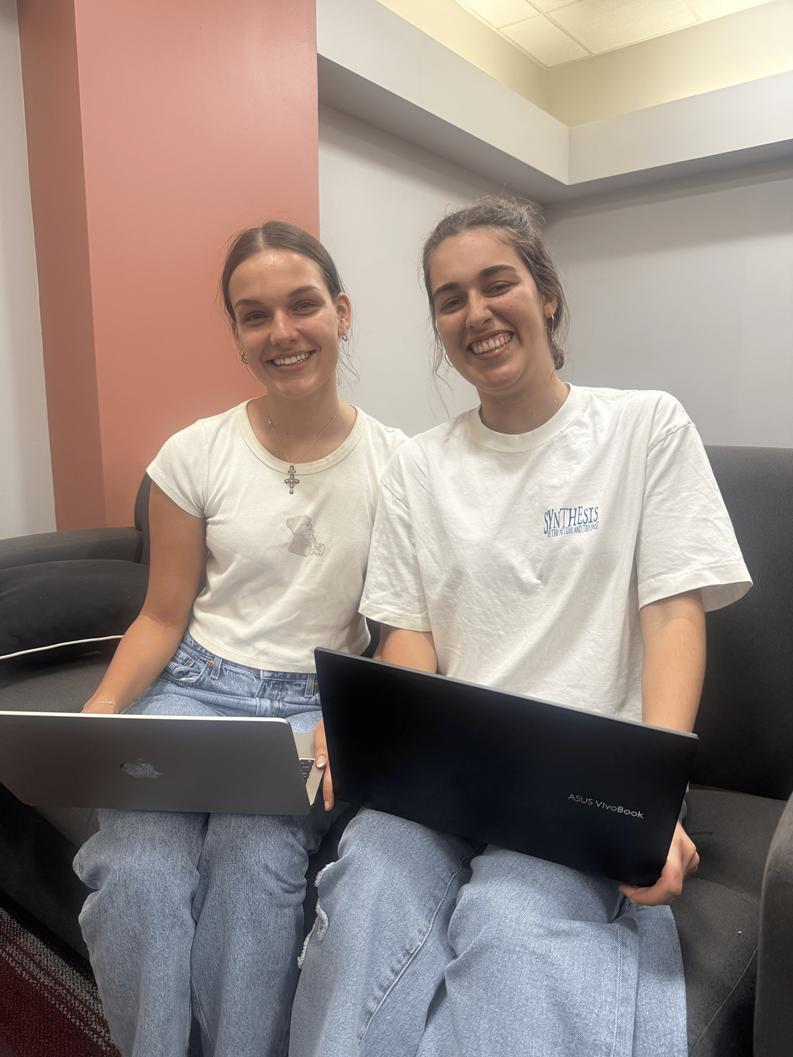 Nuria and Isabel talking on campus