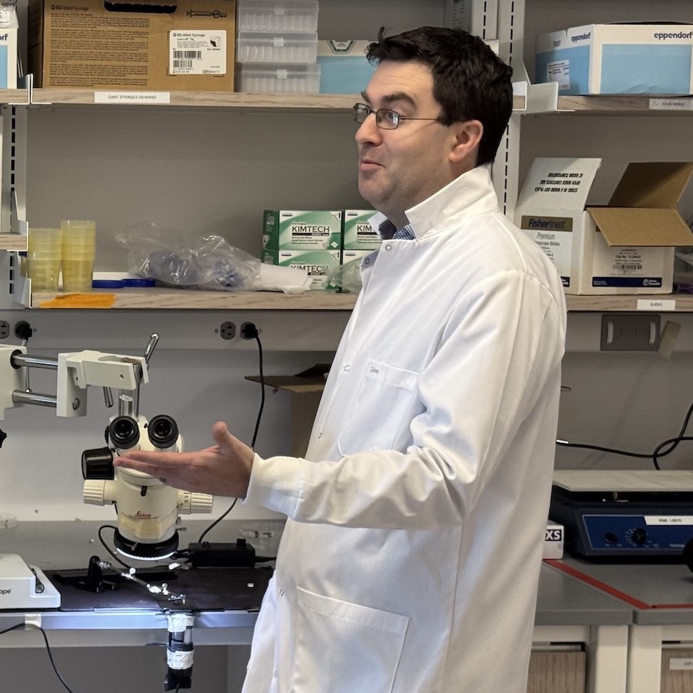 Professor Mark Howe and collegue discussing their lab work