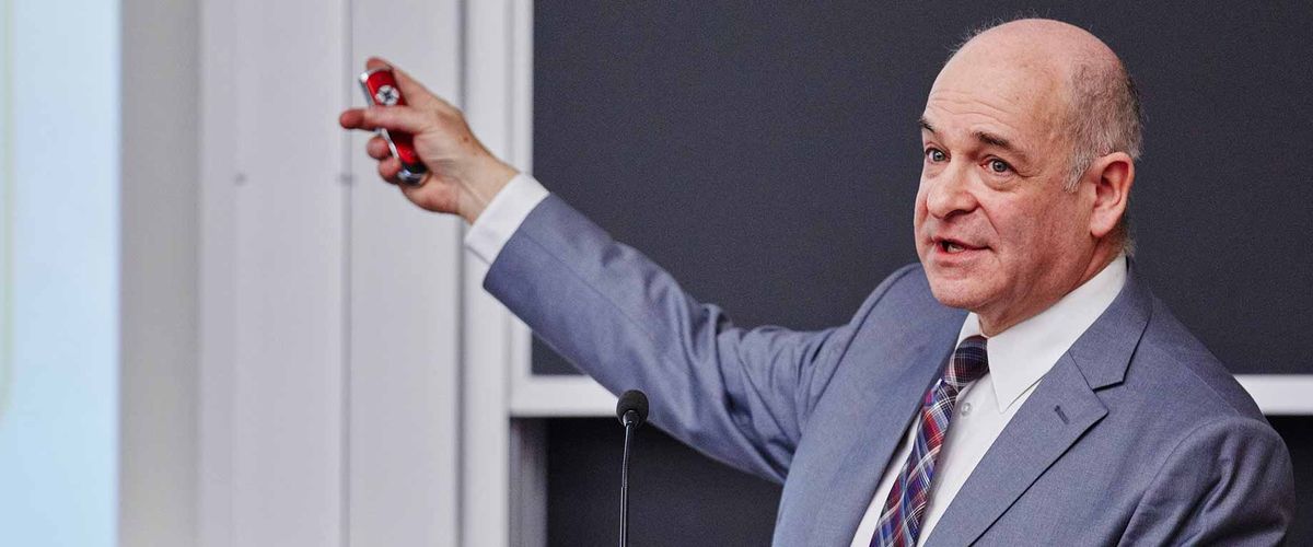 Master Lecturer Rich Maltzman presenting in a lecture hall