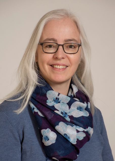 Karin Schon Headshot