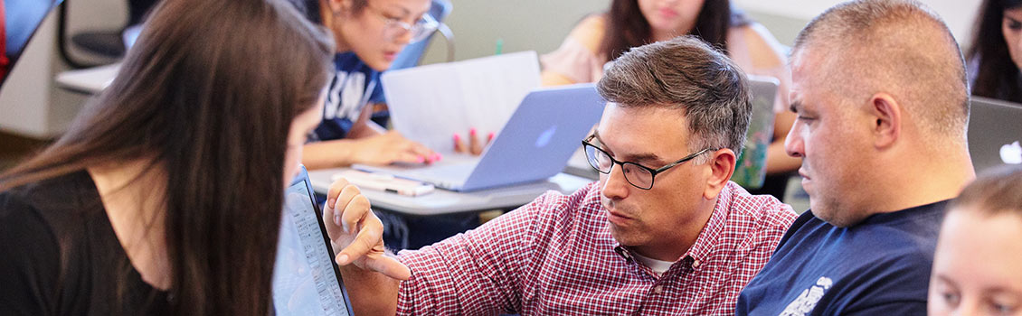 Professor Shea Cronin teaching Graduate Certificate in Strategic Management in Criminal Justice.