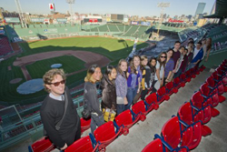 部 Students at Fenway Park 部 Students at Fenway Park