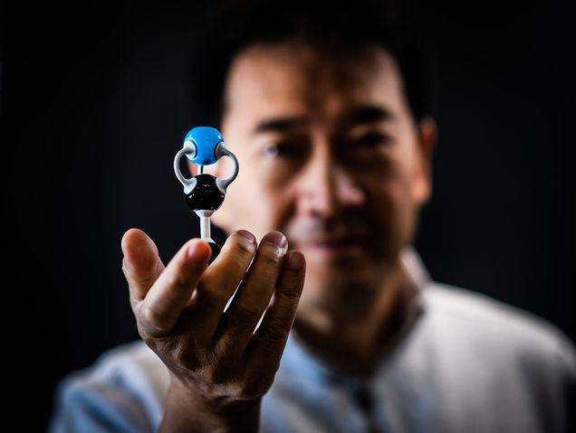 Faculty innovator holding device