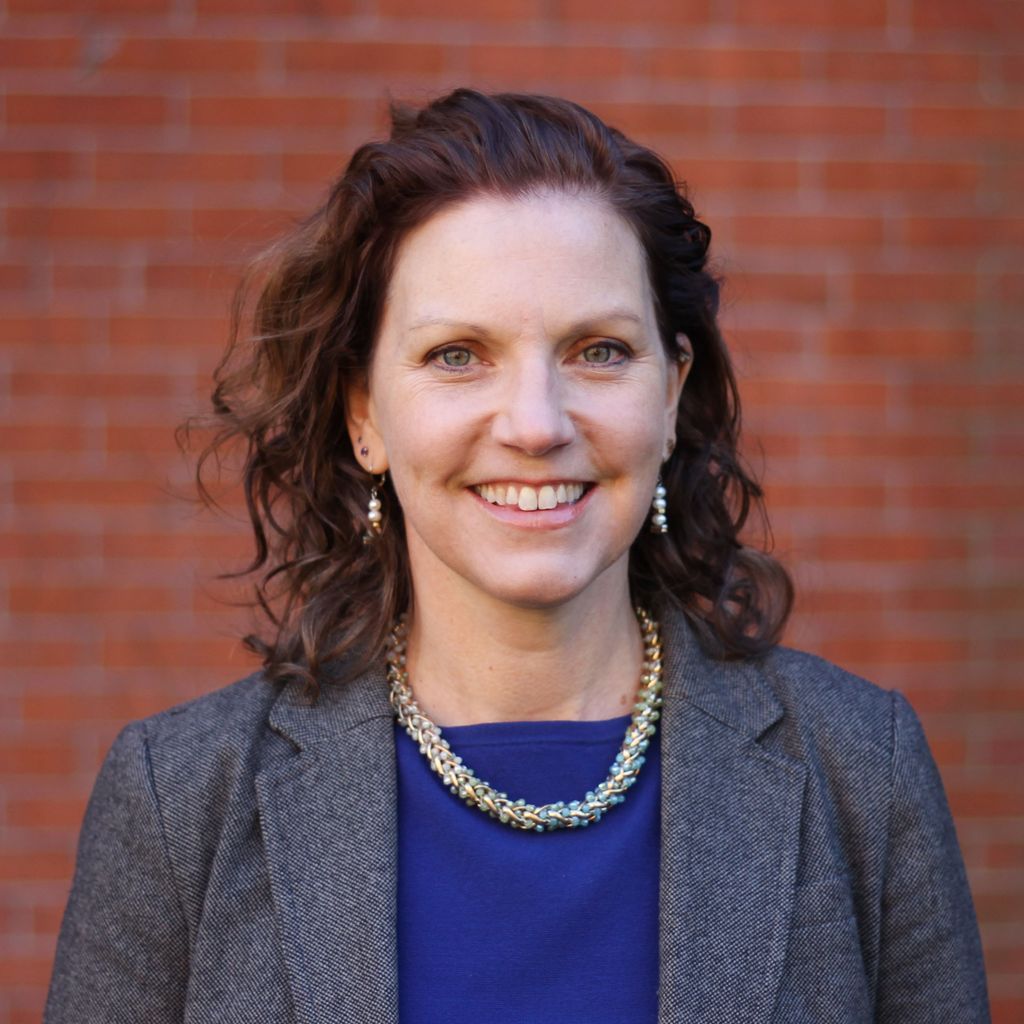 Headshot of Stephanie Ettinger De Cuba