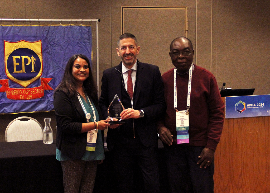 Dean Sandro Galea receiving an award from the Epidemiology Section at APHA