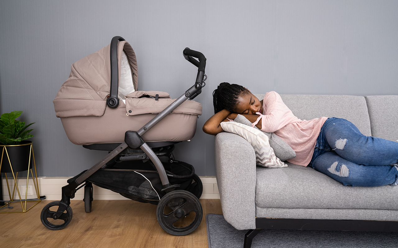 Sleepy-African-American-Woman-With-Newborn-600x362