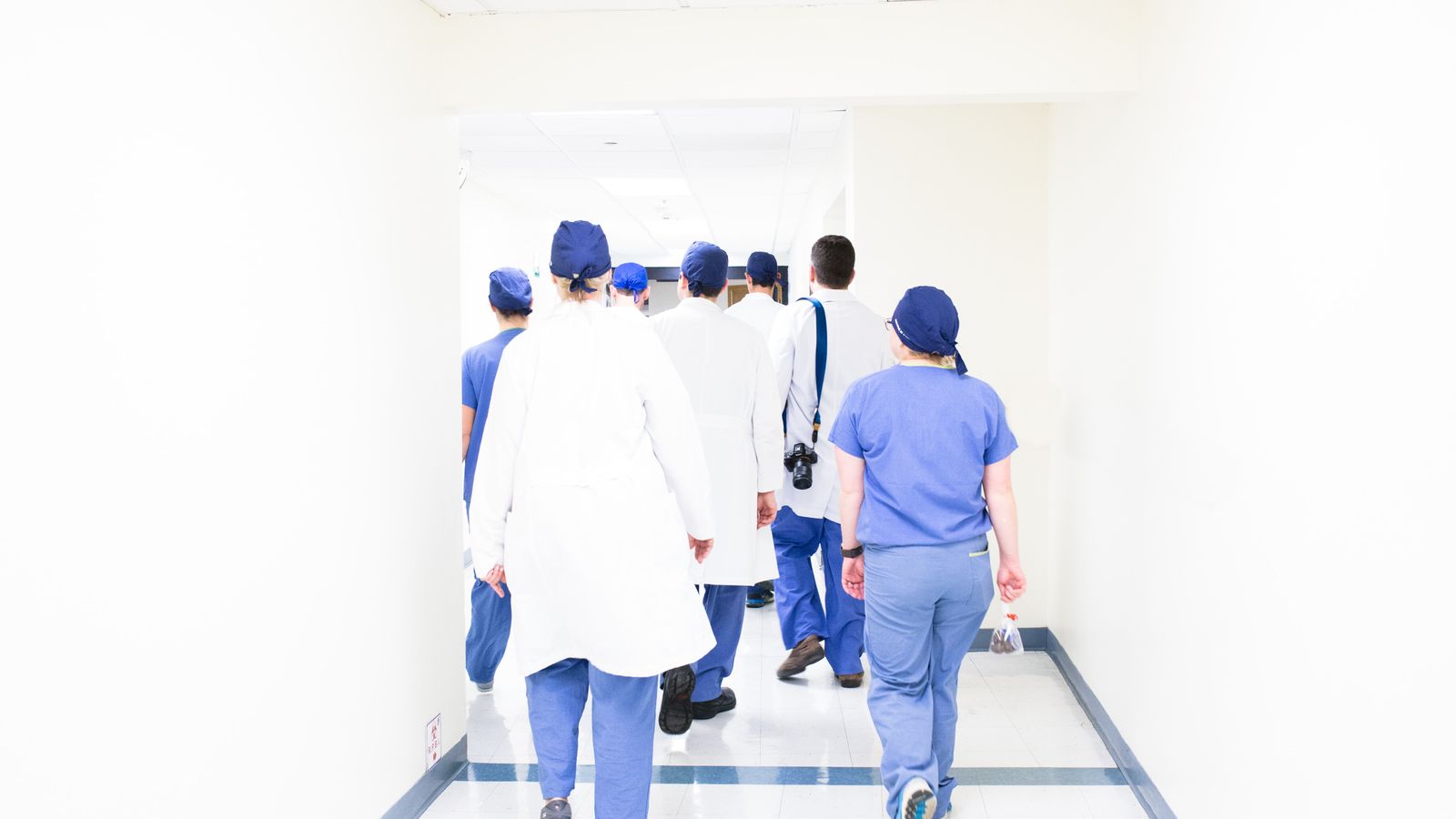 nurses-and-doctors-in-hallway