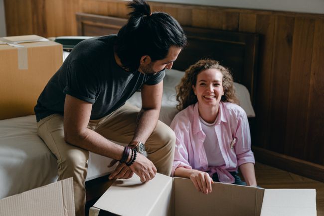 students moving into an apartment