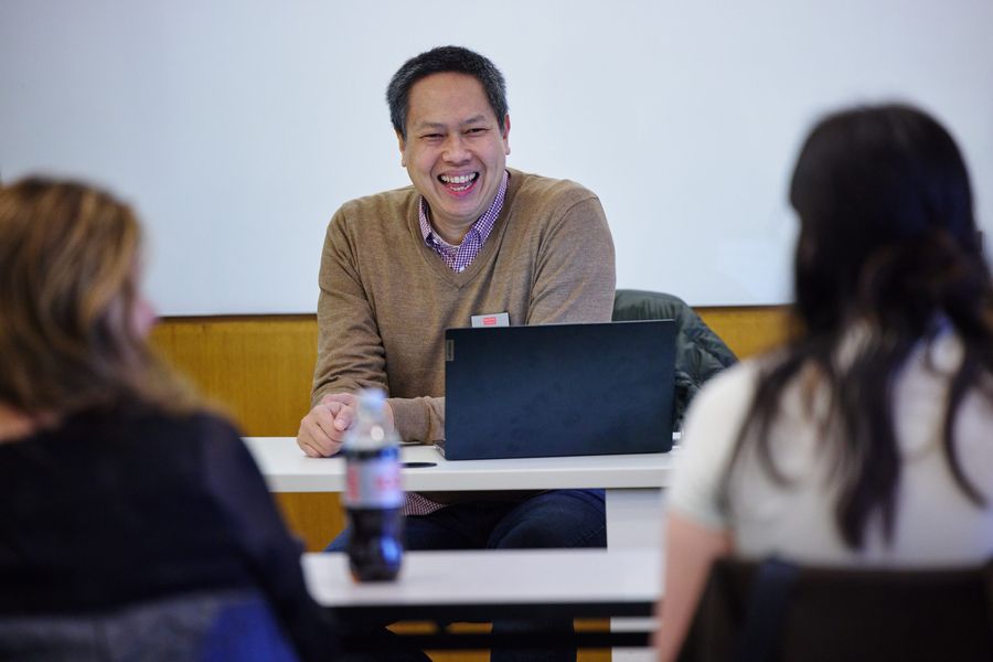 Bobby Hiep Bui speaking to prospective students
