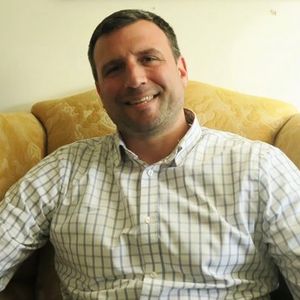 Headshot of Seth Blumenthal